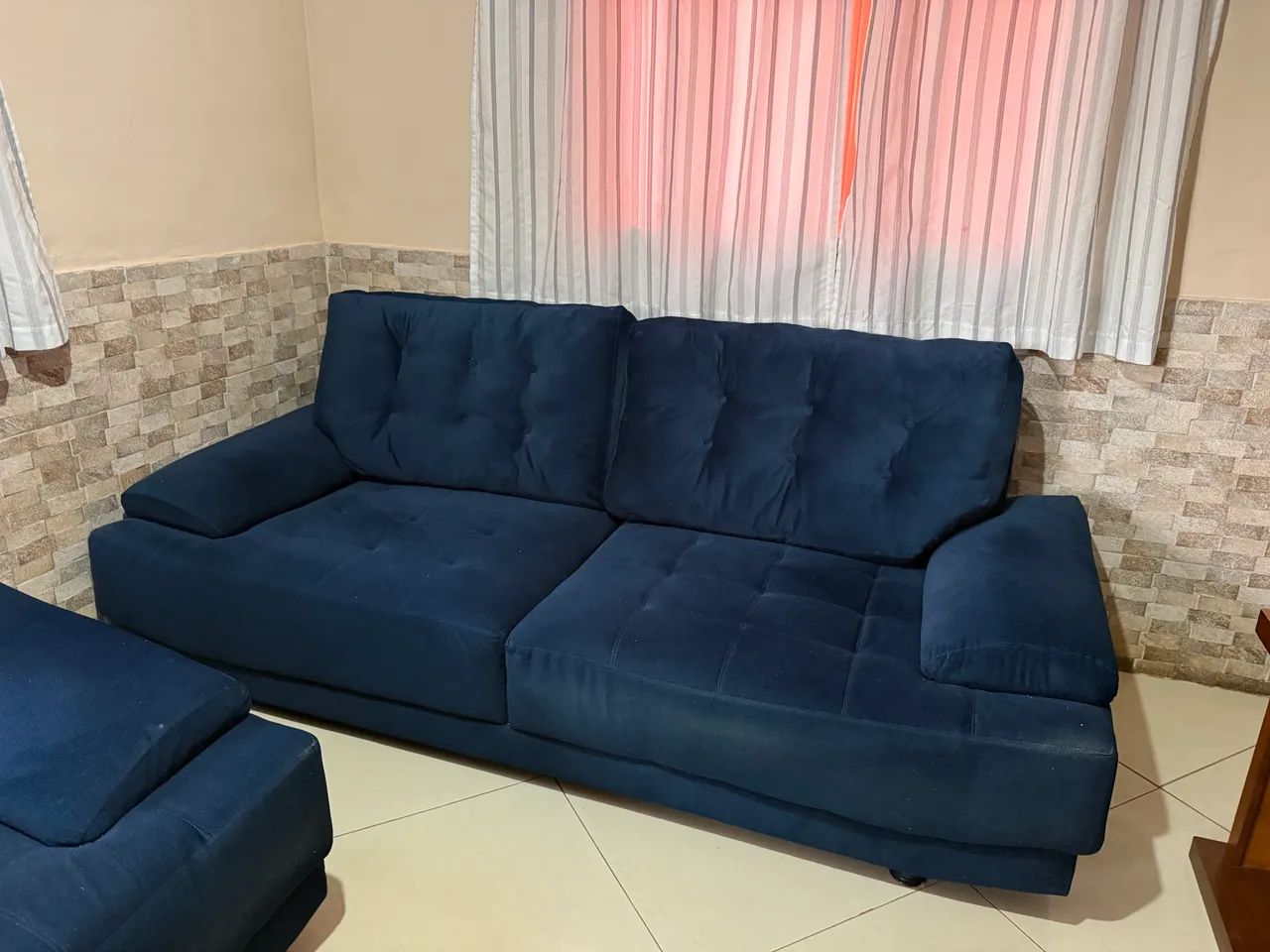 Vendo excelente sofá 2 e 3 lugares  - Foto 3