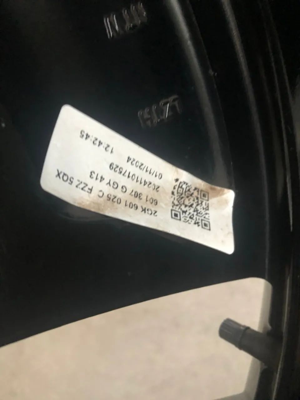 Vendo rodas com pneus aro 19 originais VW Taos - Foto 3
