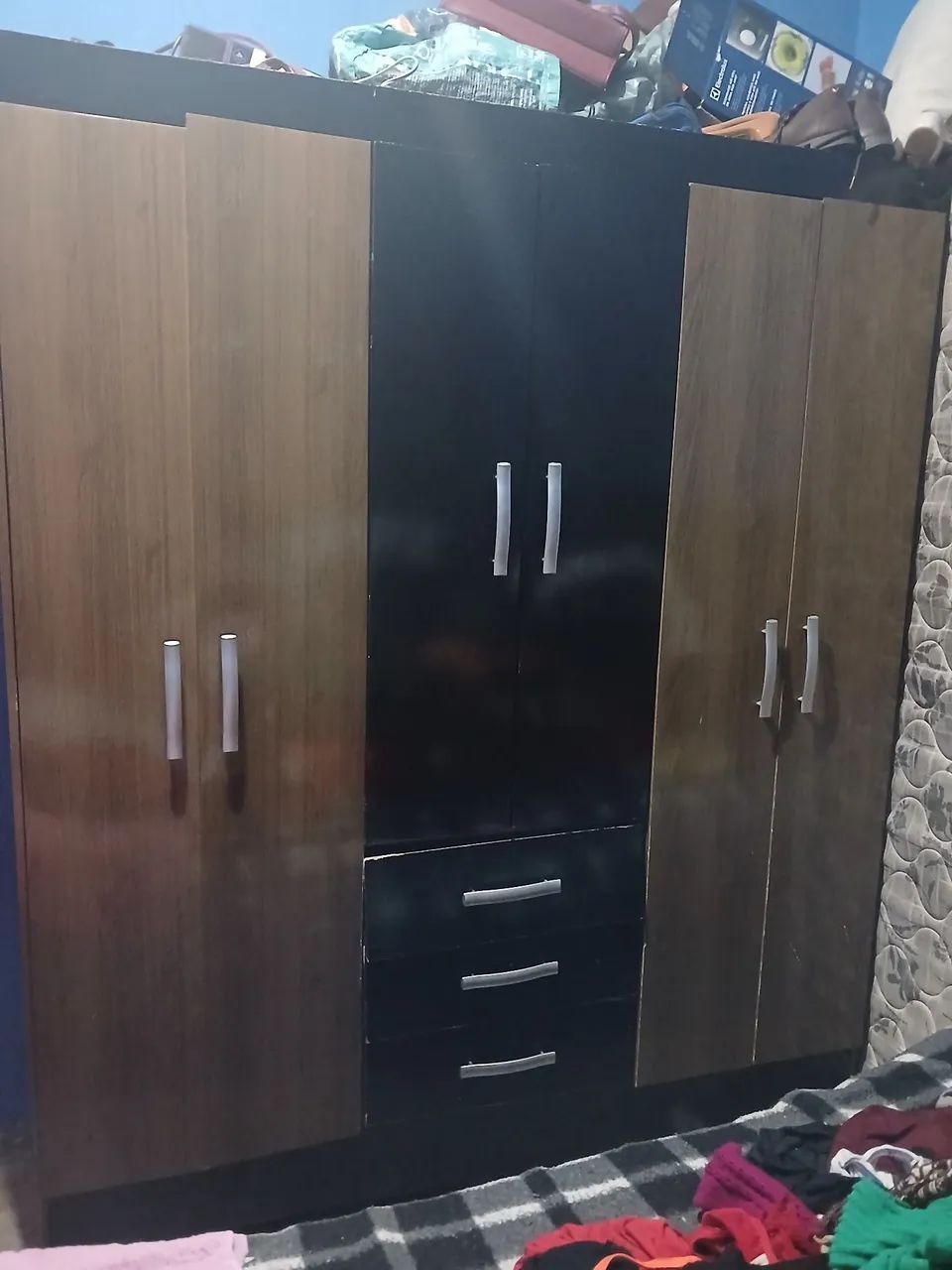 Guarda roupa 6portas , 3 gavetas
