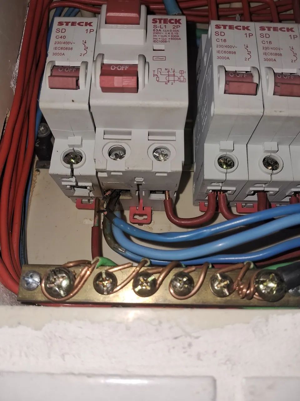 Conta de energia alta. 