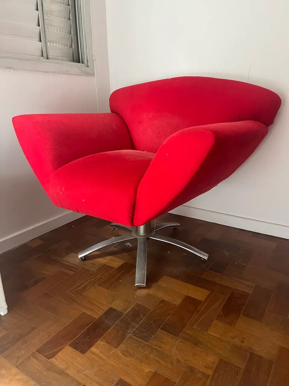 Duas Poltronas Giratórias Vermelhas ? Design Retrô - Foto 2