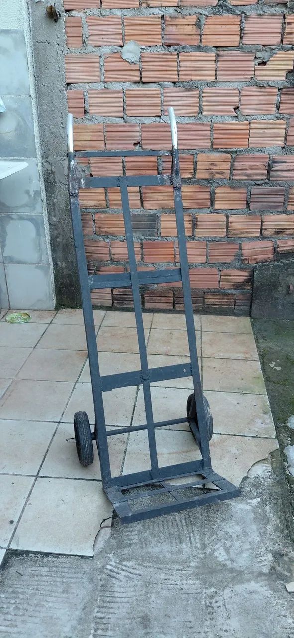 Carrinho para descarregar pra vender rápido.  Valor: 150,00