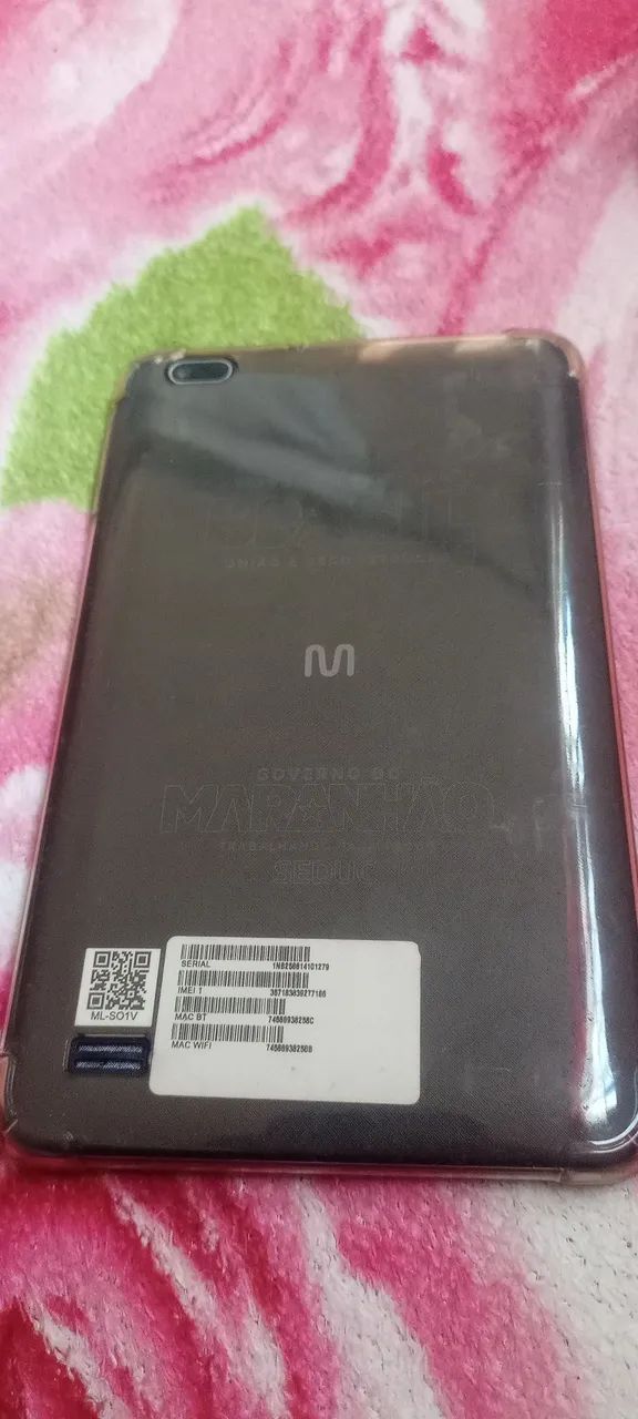 M8 4G funcionando perfeitamente só com a tela quebrada na tela e entrada de carregador 