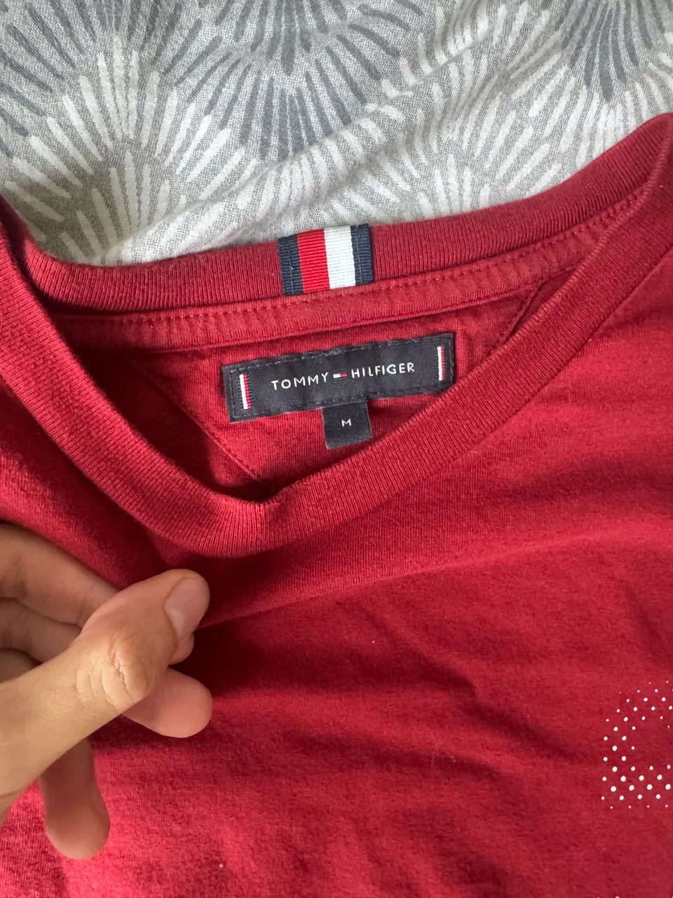 Camisa da thommy m, usada menos de 5 vezes  - Foto 2