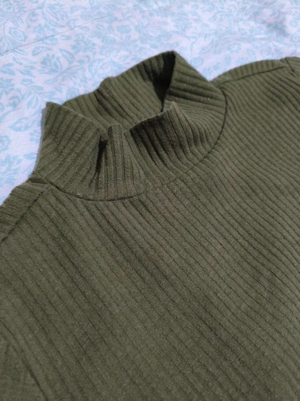 Blusa P canelada verde militar  - Foto 4