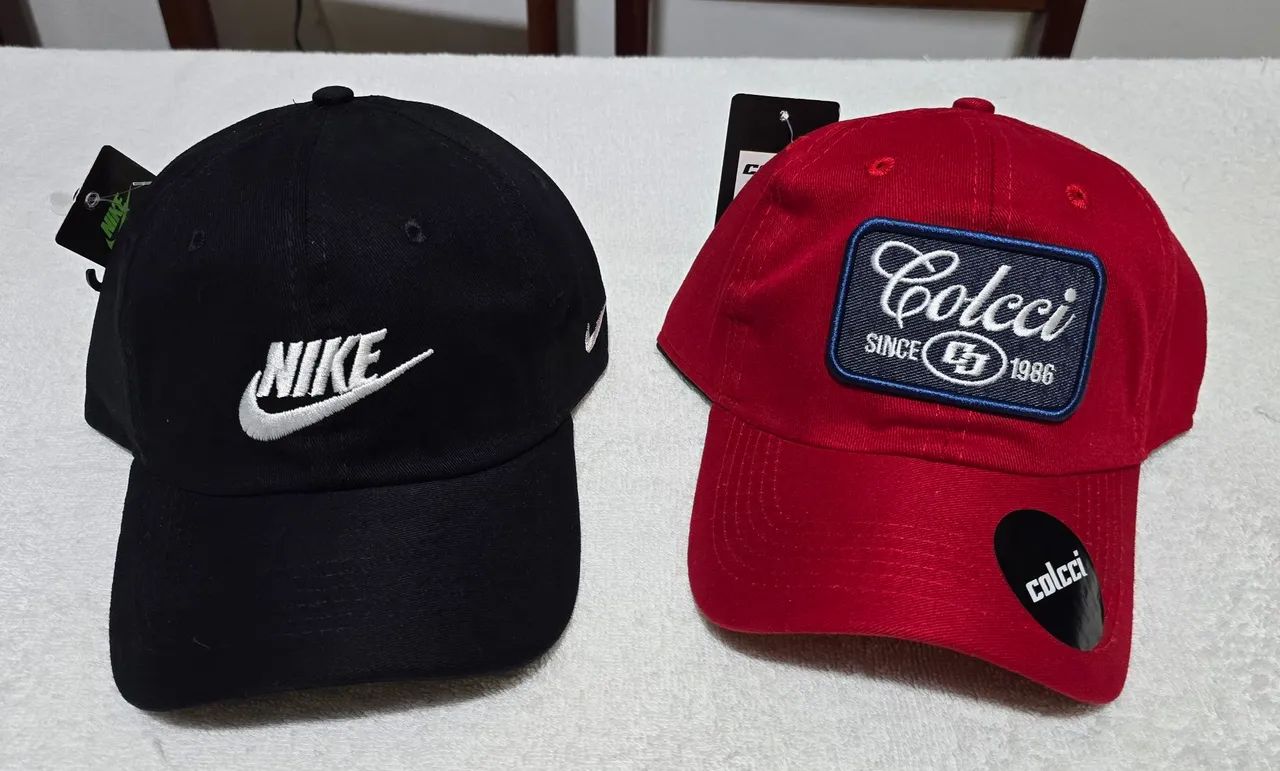 Bonés da Nike e Colcci 