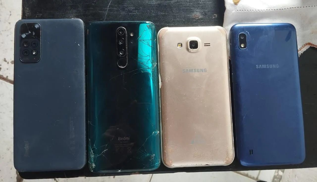 Vendo 4 celulares para retirada de peças 