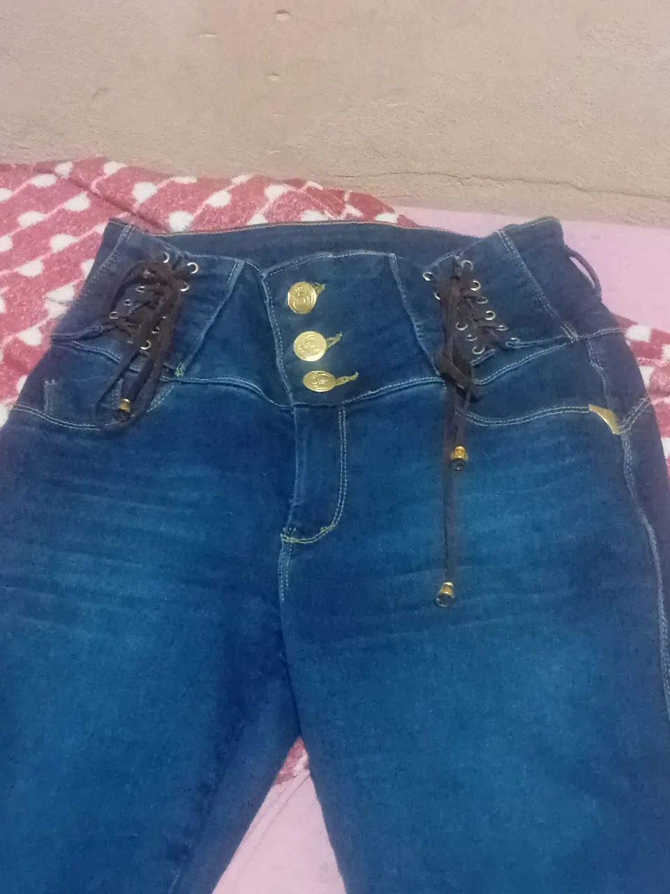 Calça jeans lycra com detalhes dos lados  - Foto 4