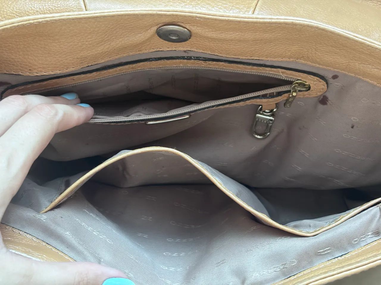 Bolsa de couro tiracolo Arezzo Bege  - Foto 5