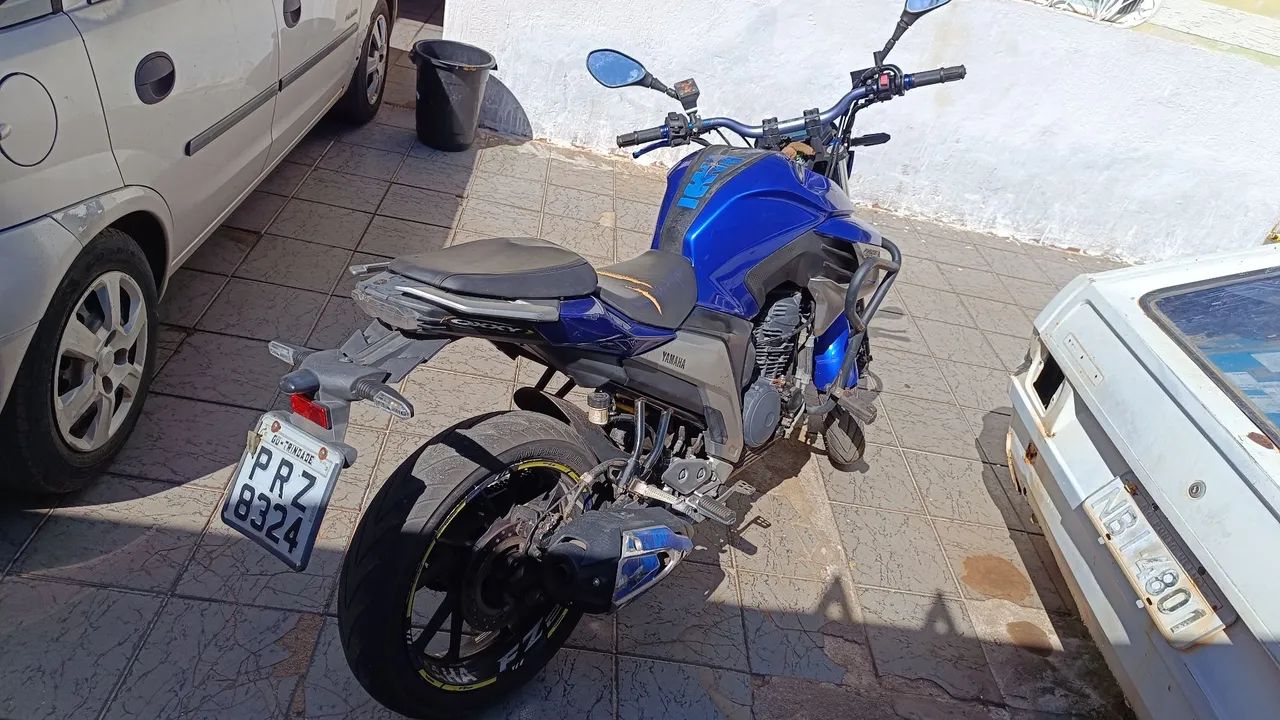 Fazer 250 com algumas avarias