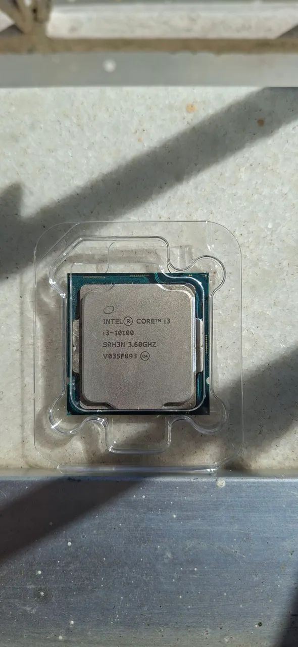 Processador Intel Core i3-10100 10ª Geração Com Vídeo Integrado + Cooler Box (usado)