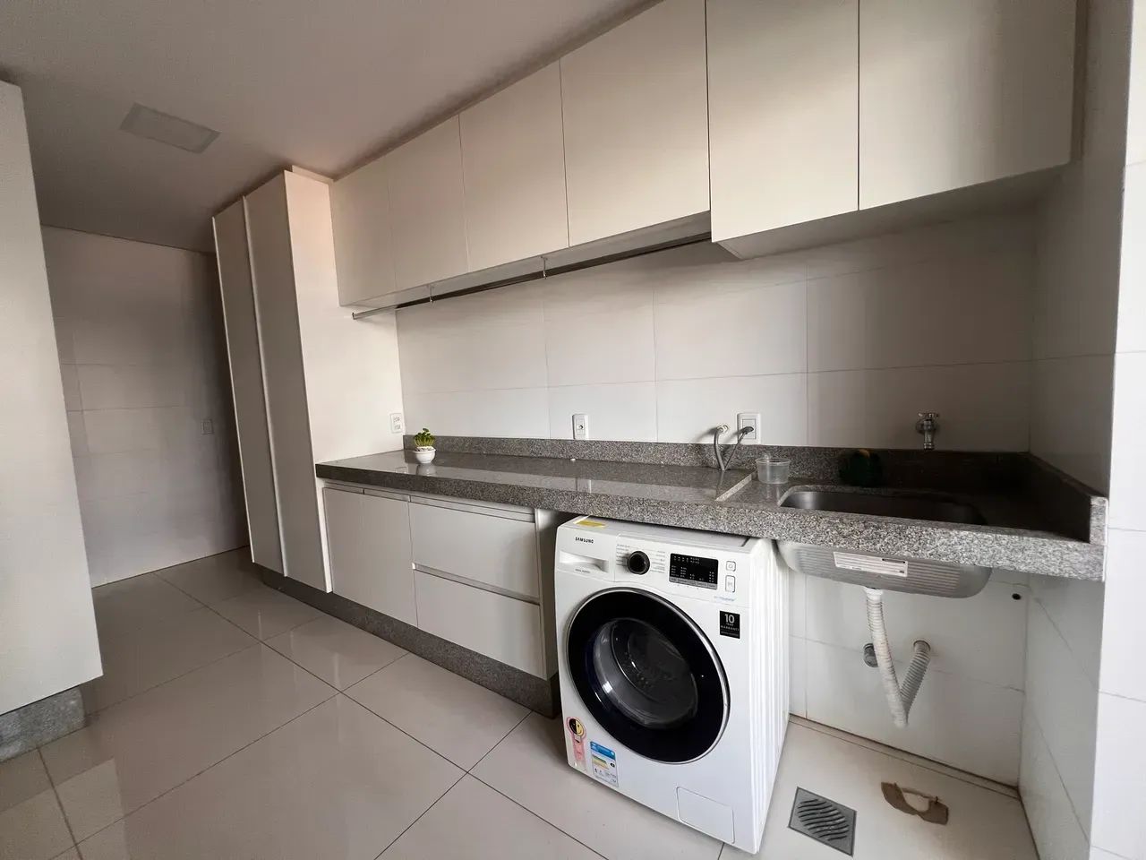 Apartamento mobiliado de 269 m2 em frente ao lago das rosas para locação, Edifício Poeme - Foto 7
