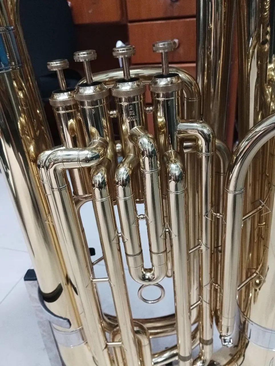 Tuba si bemol 4 pistos semi nova - Foto 4