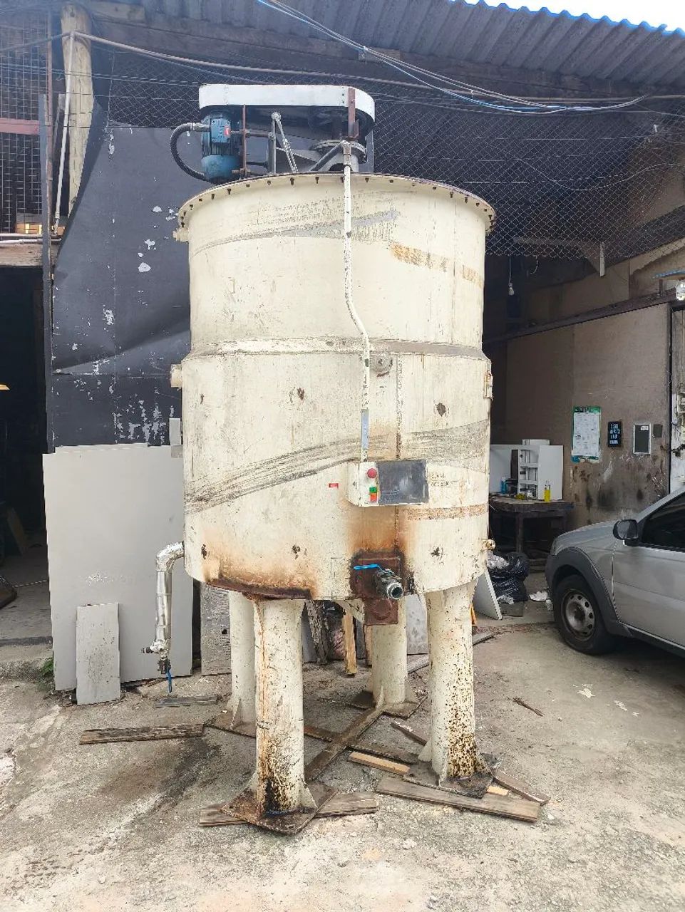 Oferta tanque aço carbono 4000 l com sistema de mistura 
