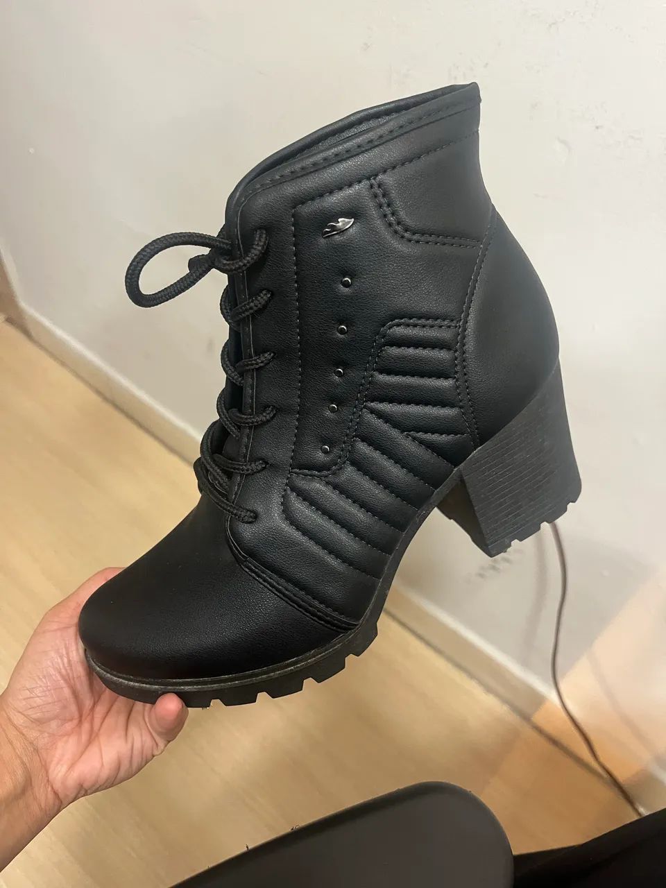 BOTA  - Foto 5