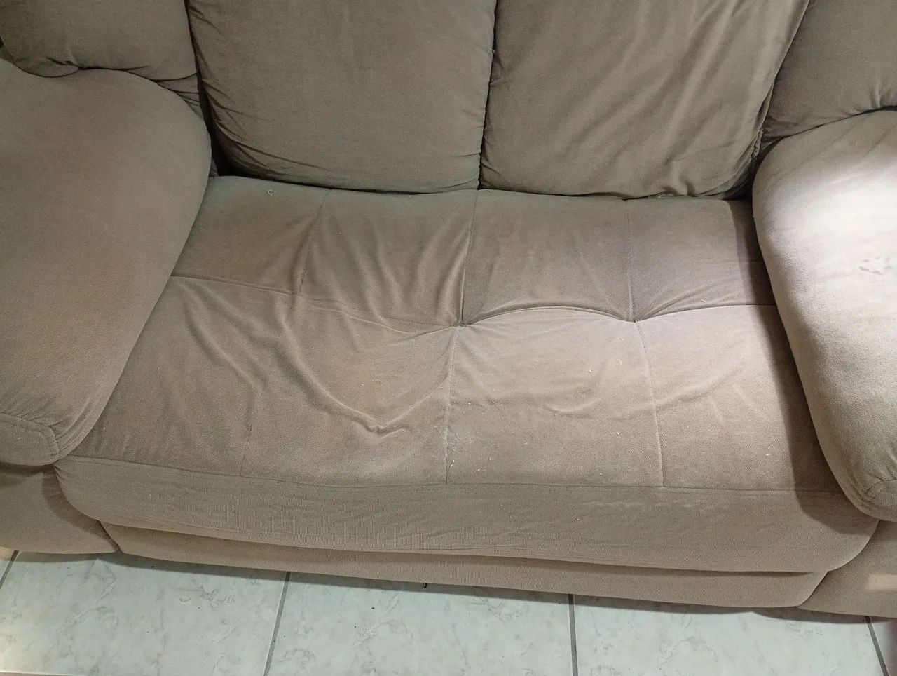 Vendo sofá dois lugares ótimo estado  - Foto 3