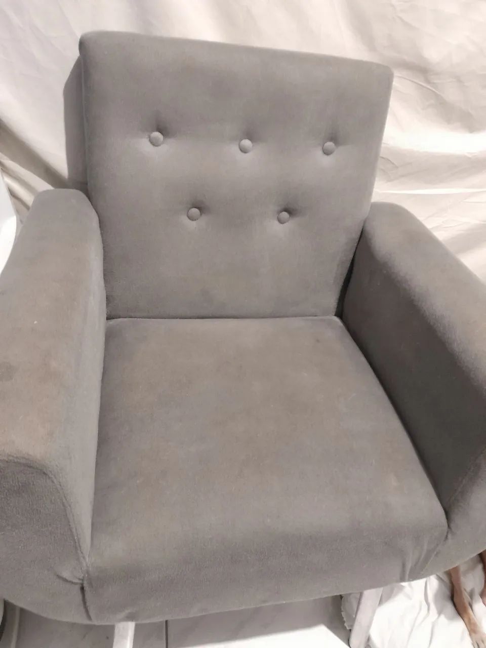 Conjunto de poltronas cinza em boas condições 