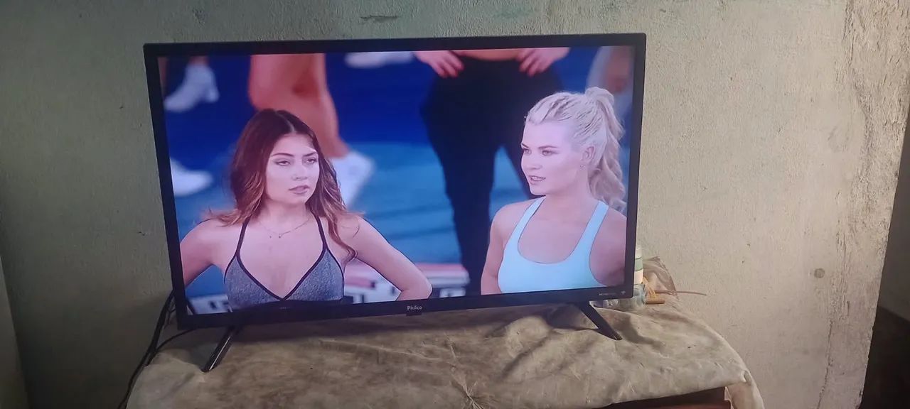 Vende-se uma TV 32 polegadas smart tudo funcionando
