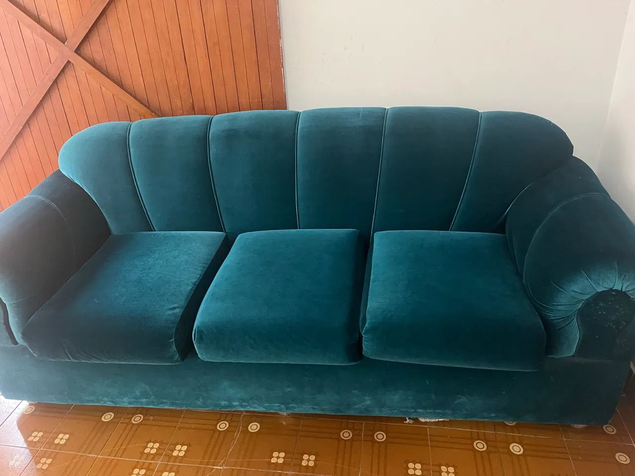 Sofá Veludo 3 Lugares - Foto 4