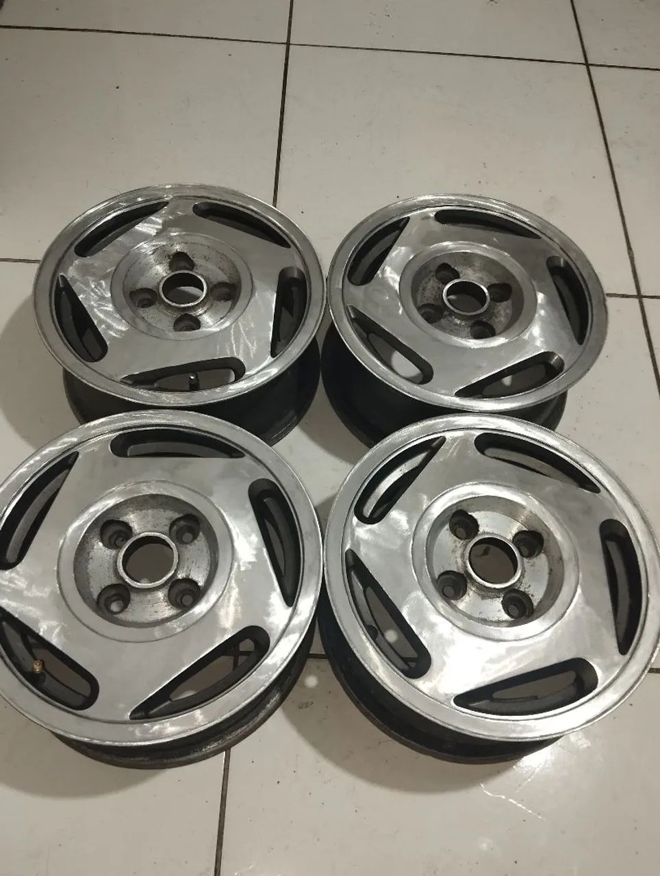 Vende-se rodas de liga leve  furação 4 por 100 dá no gol para impeach Chevrolet - Foto 4