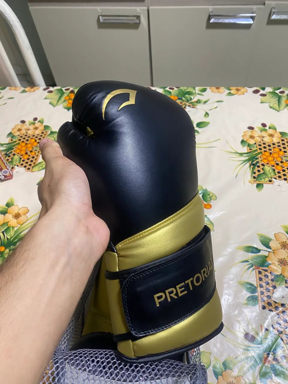 Luva Pretorian 16 OZ + Bandagem