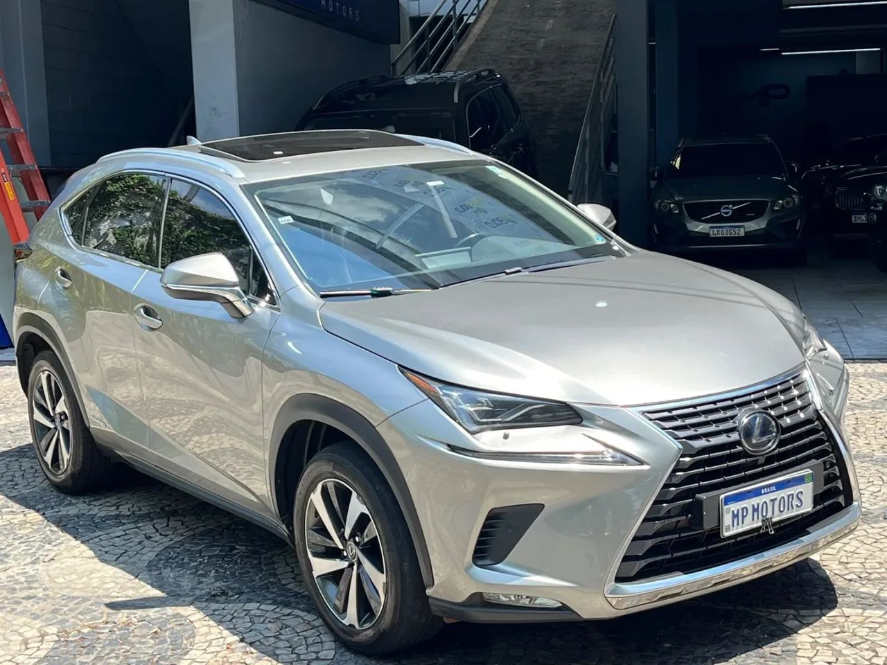 Lexus NX-300 H Luxury 2.5 16V Aut., foto 2 de 17
