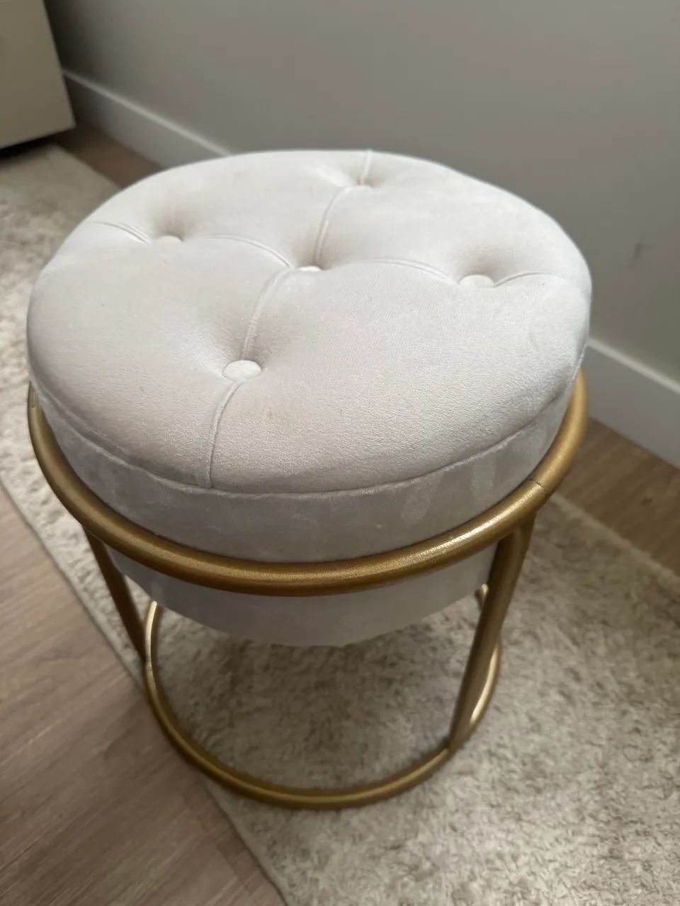 Puff dourado 65579518326659121