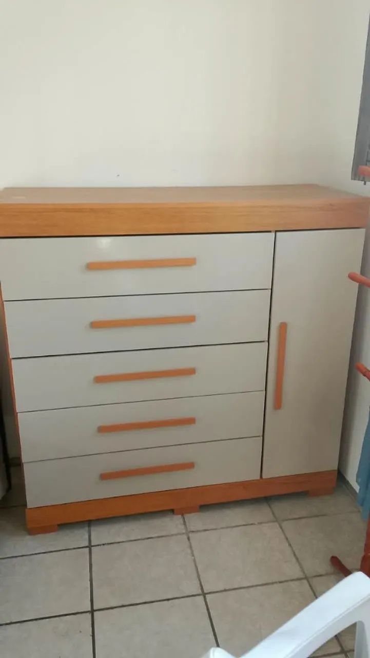 Cômoda semi nova