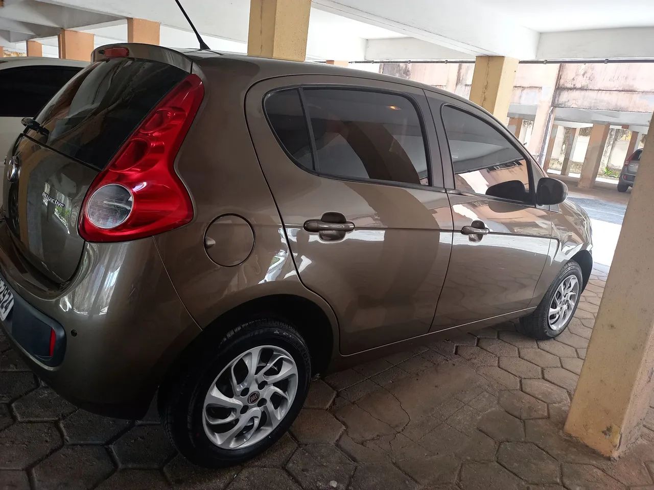 Fiat Palio Attractive 1.0 EVO Fire Flex 8V 5P 2015 - Foto 2