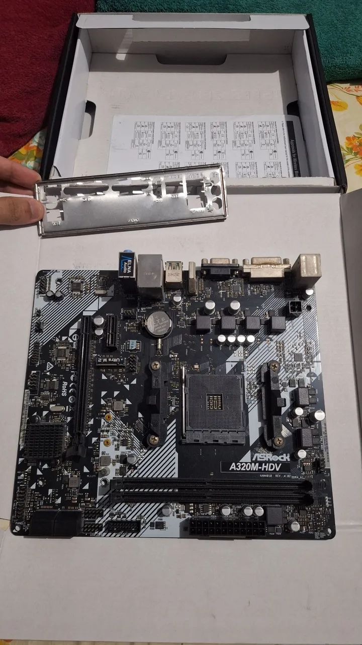 Placa Mãe ASRock A320M-HD (Compatível AM4)