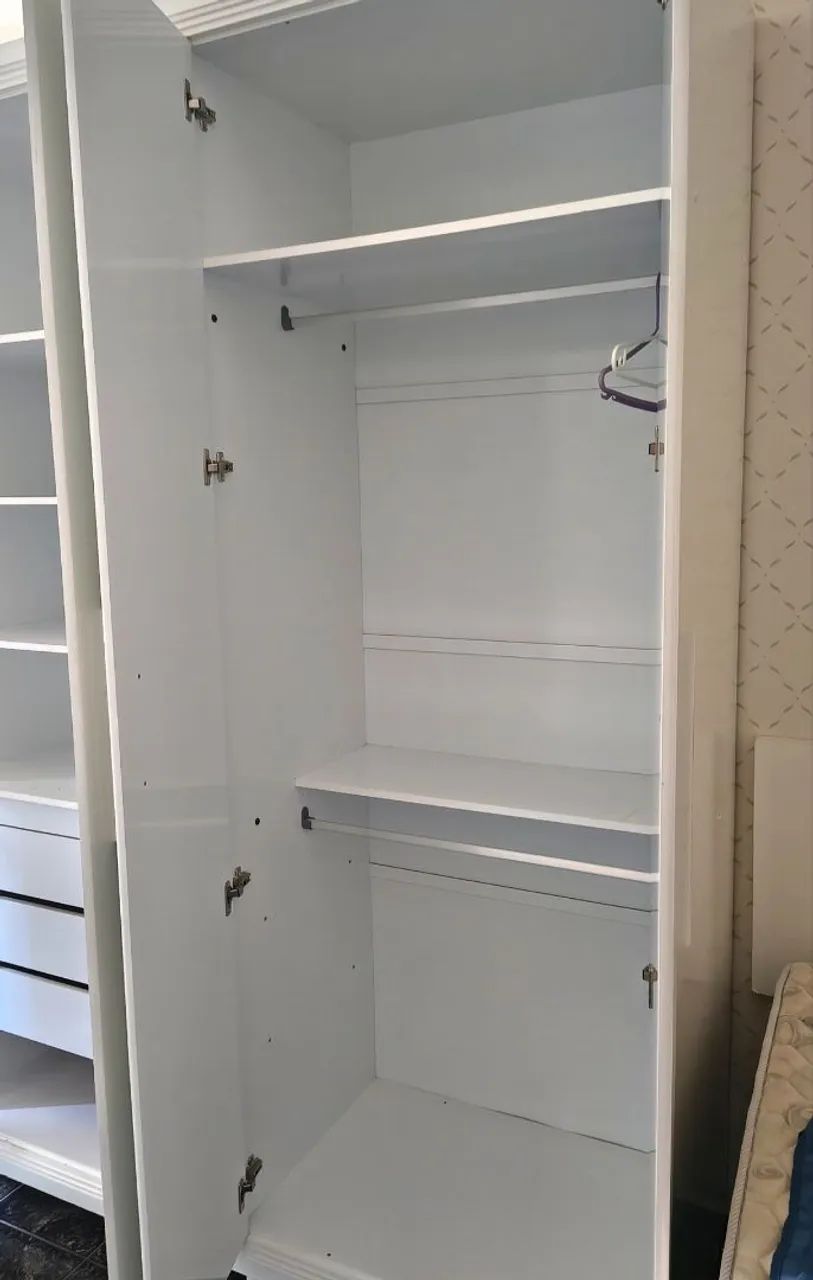 Armário de quarto branco