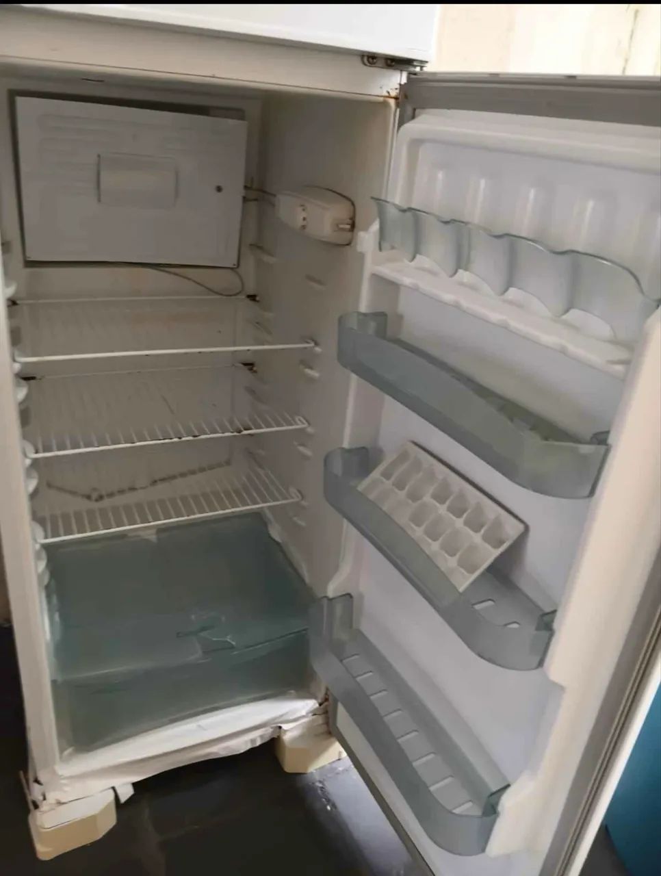 Estou vendendo geladeira Esmaltec valor a negociar - Foto 3
