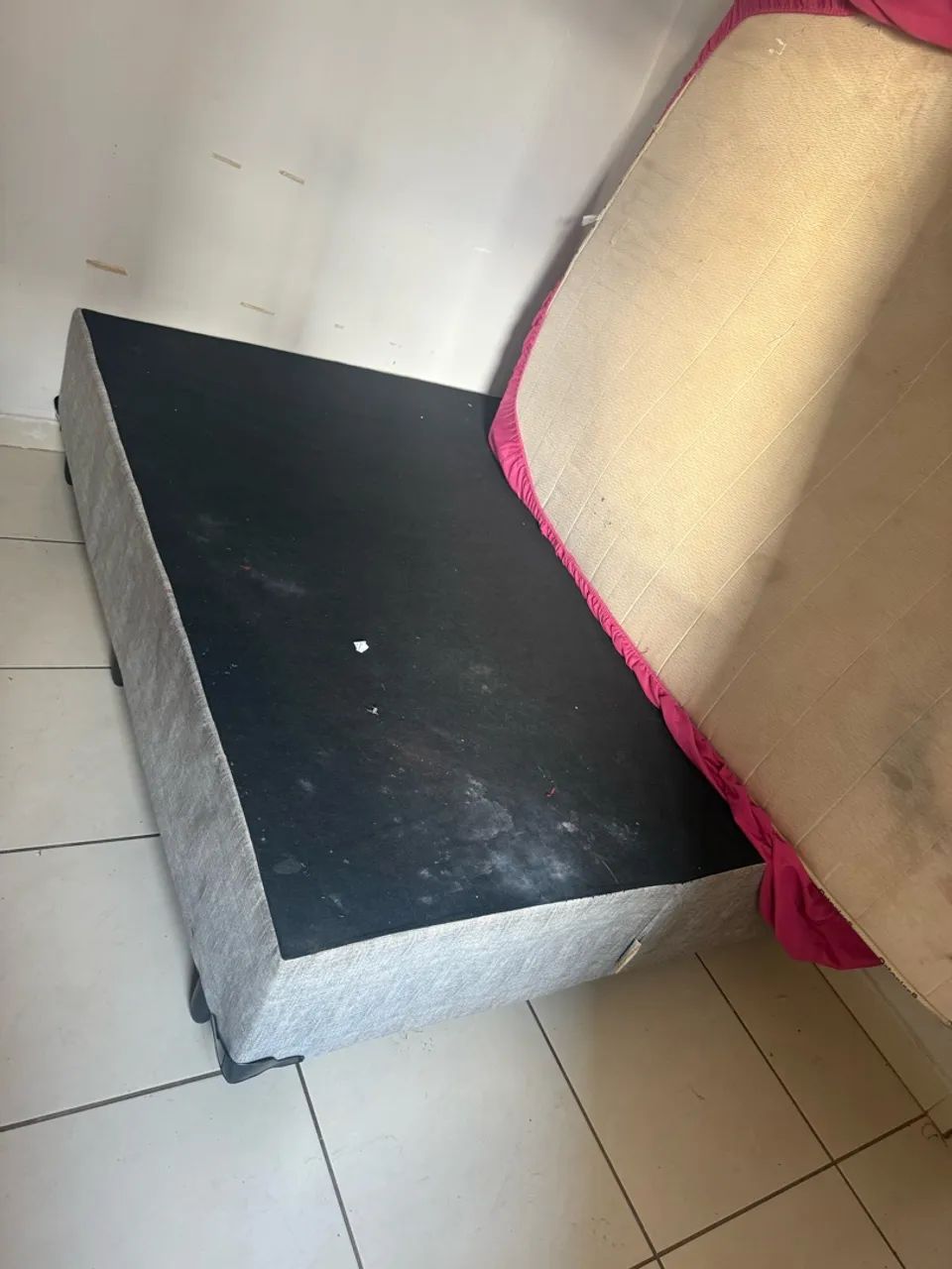 Cama usada e colchão 