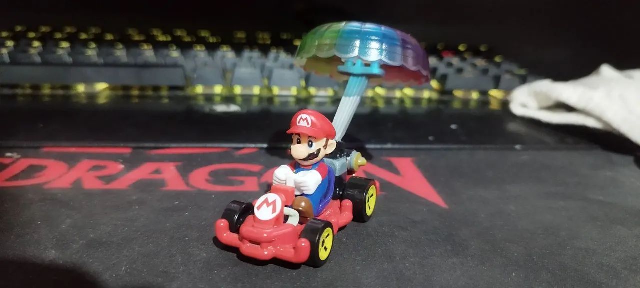 Hotwheels Mario Kart - Mario Pipe Frame - com Parachute glider