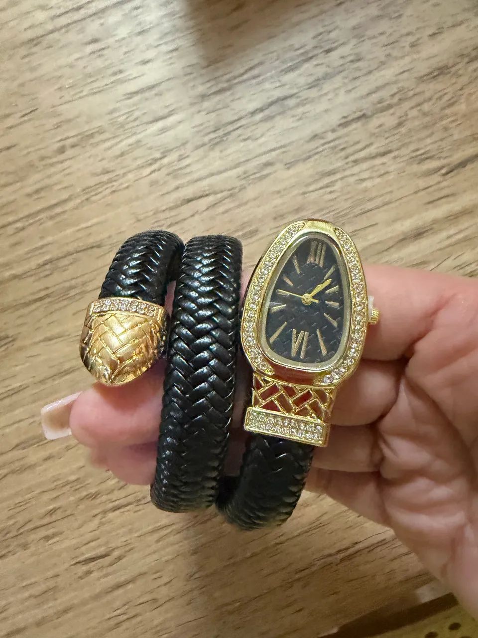 Relógio preto com dourado cobra - Foto 2
