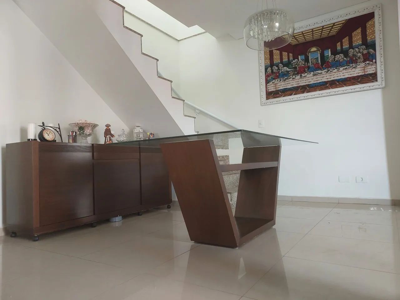Mesa com tampo de vidro design moderno