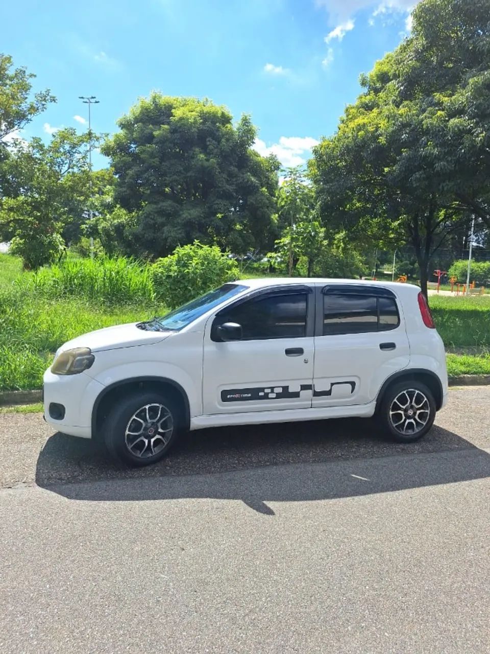 Fiat Uno Sporting 1.4 EVO Fire Flex 8V 4P 2012 - Foto 2