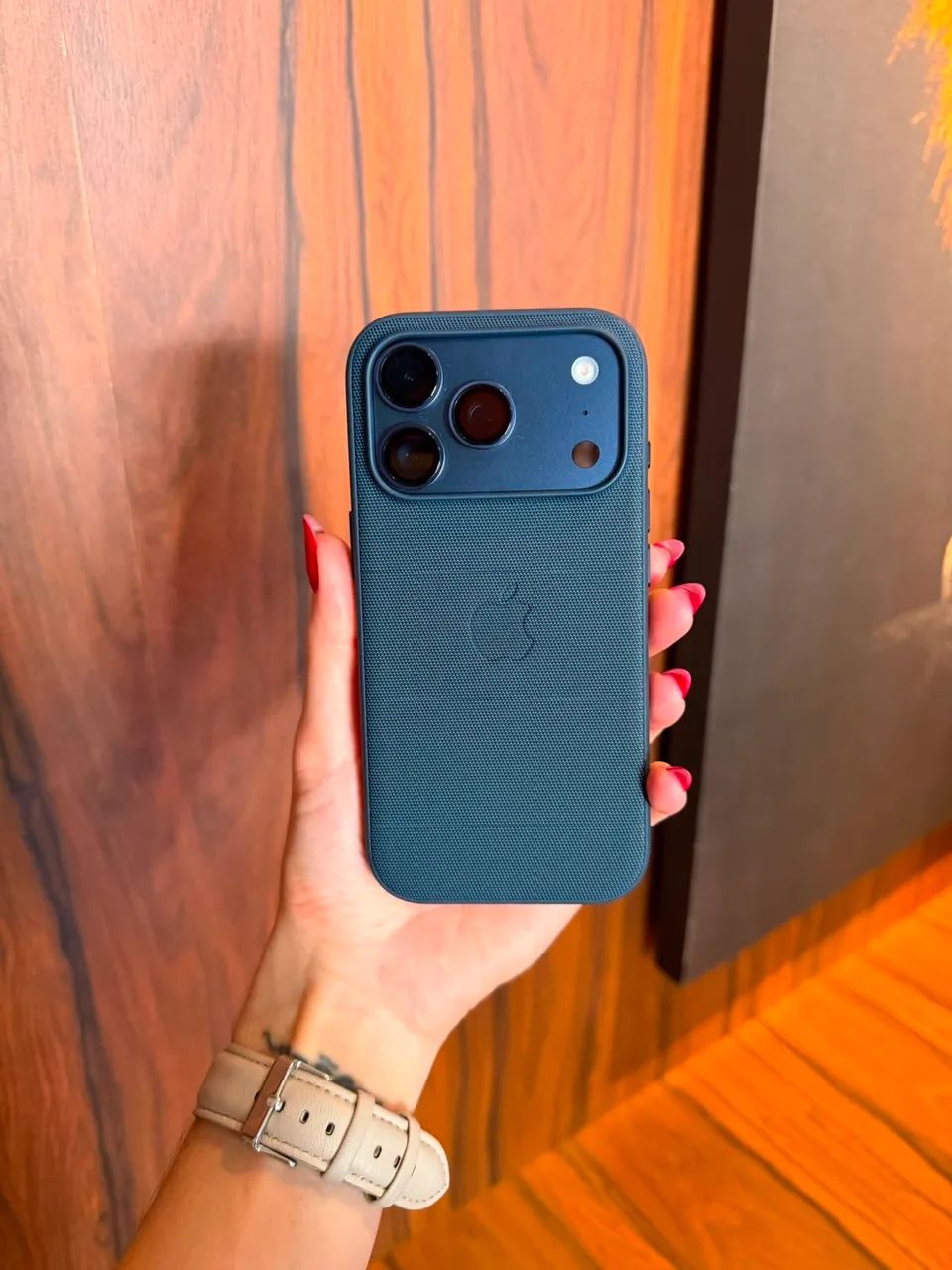 Capa Original Apple de tecido TechWoven com MagSafe para iPhone 17 Pro - Azul