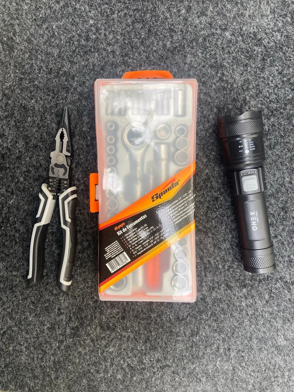 KIT DE EMERGÊNCIA AUTOMOTIVA 3 EM 1 - Chave Catraca + Lanterna LED + Alicate