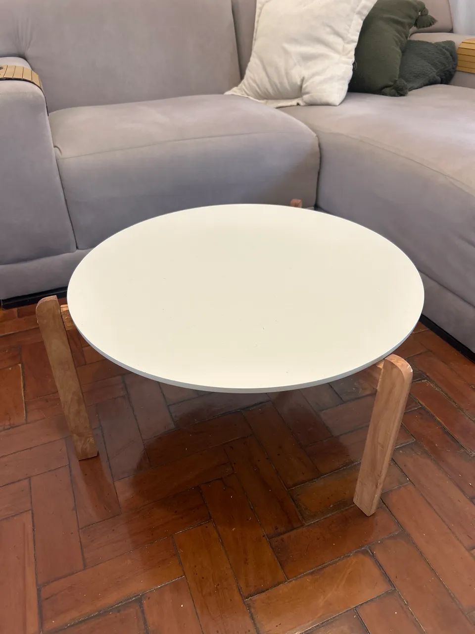 Mesa de centro + 2 puffs decorativos
