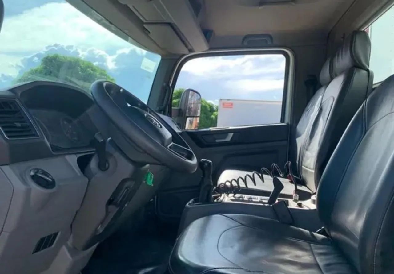 VW Delivery 11-180 Baú 2019 - Foto 4