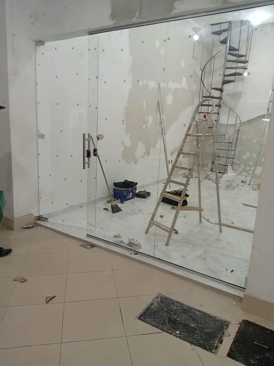 Loja Comercial 11 Galeria Ed. Bemge, totalmente reformada estudo troca.