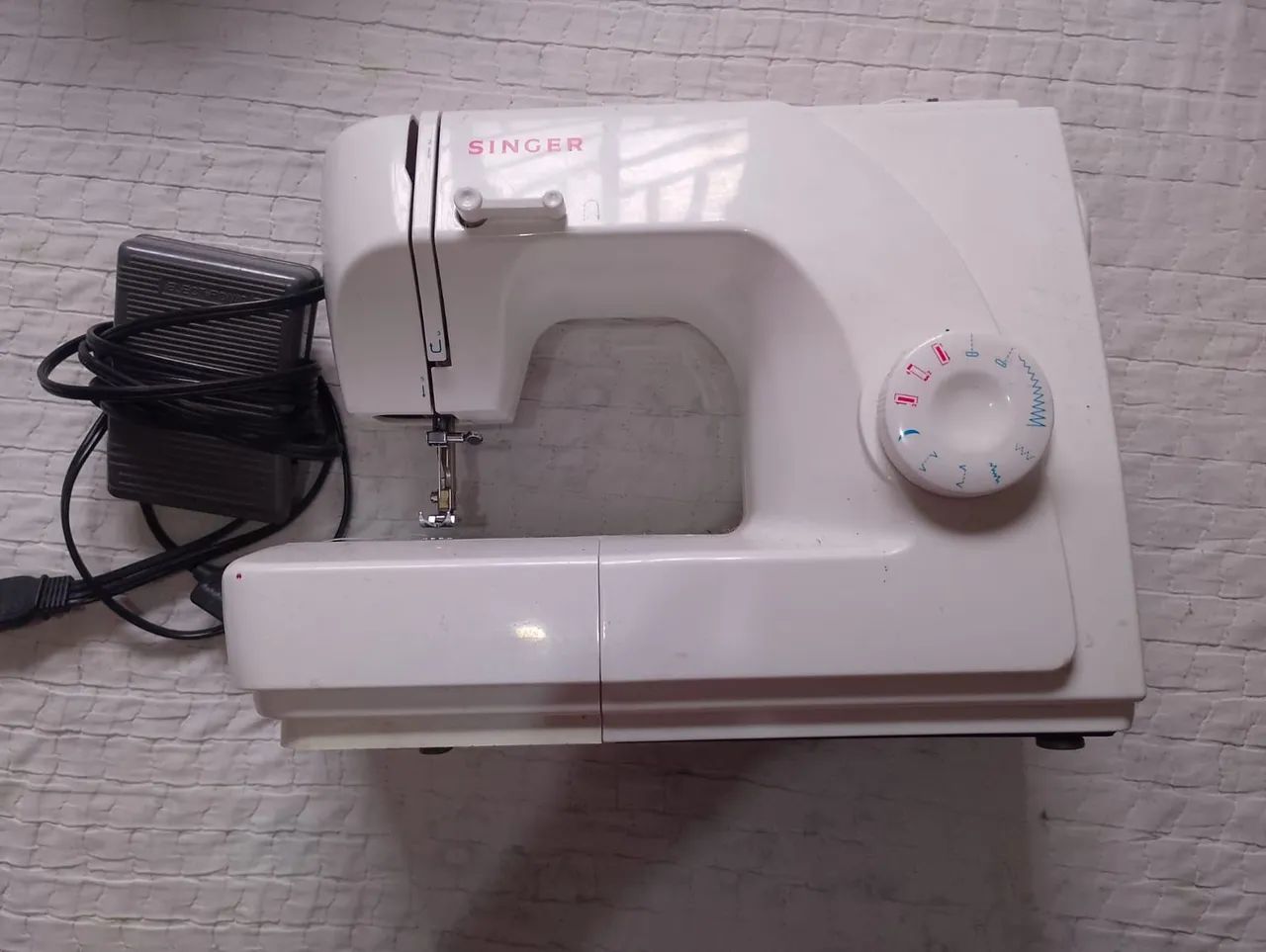 Vendo máquina de costura Singer  - Foto 2