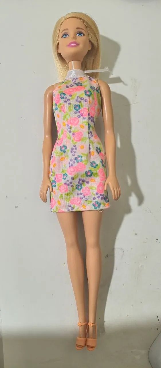 Boneca Barbie com avarias