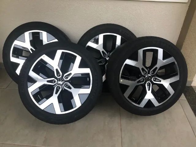 Vendo rodas com pneus aro 19 originais VW Taos