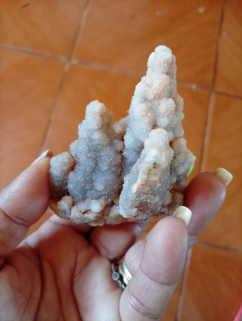 Ágata Uva lilás+ rosé botrioidal,com brilho fino e formato natural de castelo  - Foto 3