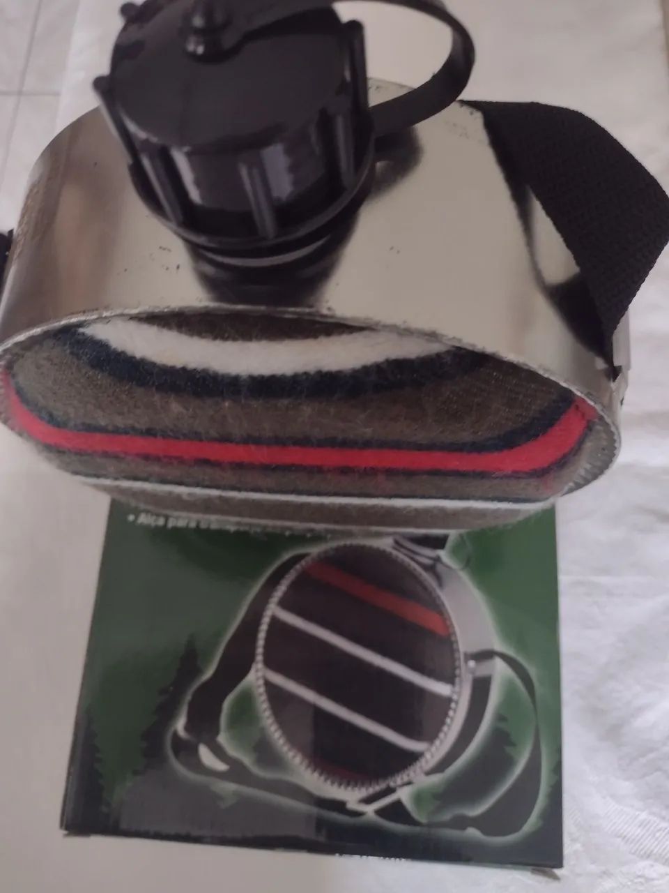 Cantil portátil com capacidade de 1.9 litros com alça  - Foto 5