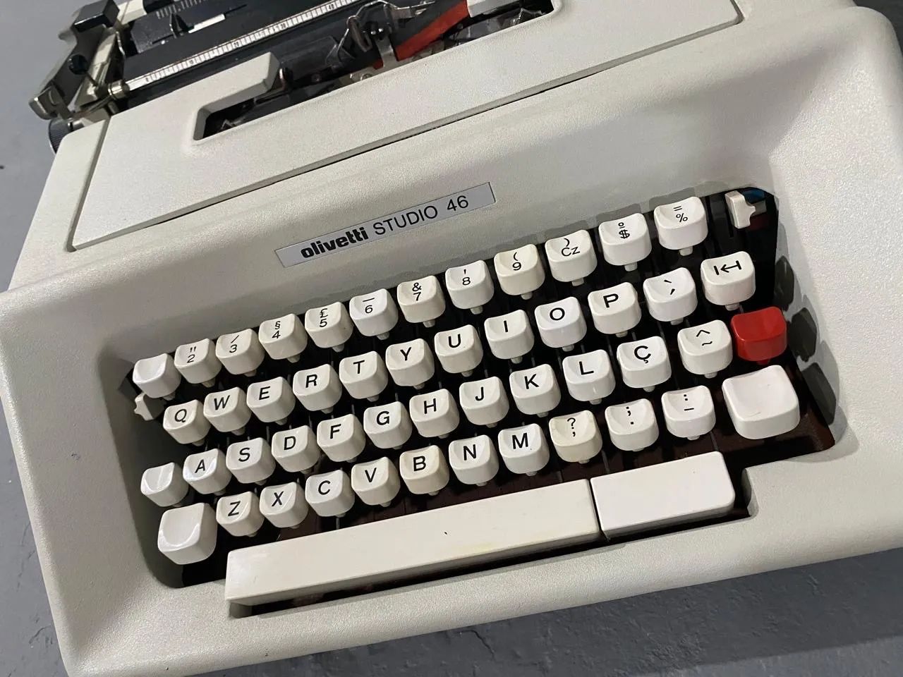 Máquina de Escrever Olivetti Studio 46