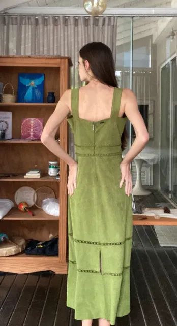 Vestido Le Lis Blanc em Couro Camurça Verde | Tamanho M - Foto 2