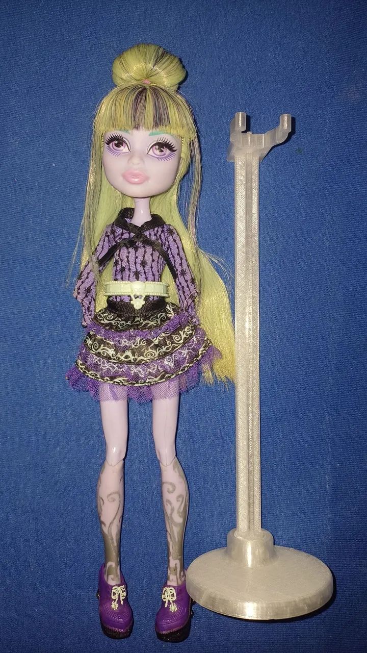 Monster high Twyla (sem mãos e antebraços)